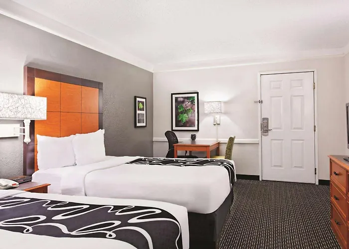 Hotel La Quinta By Wyndham 3*