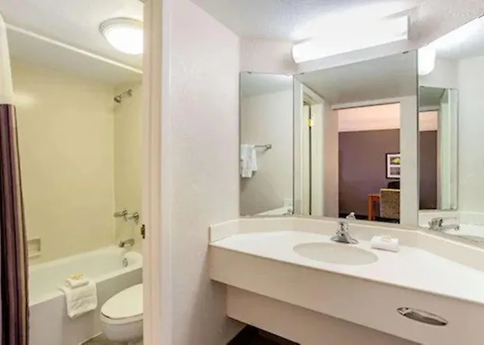 La Quinta By Wyndham Hotel Champaign