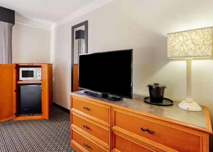 La Quinta By Wyndham Hotel