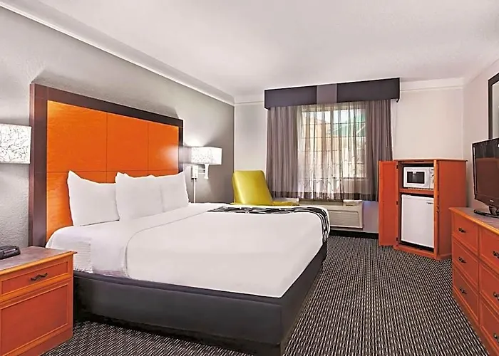 La Quinta By Wyndham Hotel