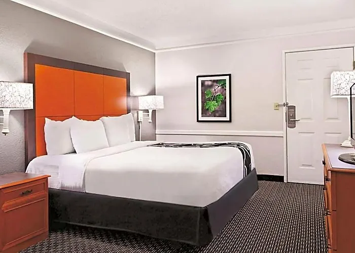 La Quinta By Wyndham Champaign